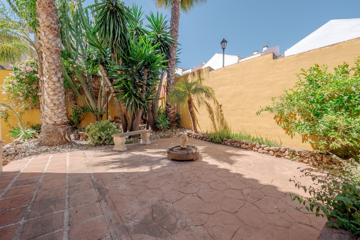 Se vende Villa - Chalet de 5 dormitorios en Costa Del Sol, Málaga, España