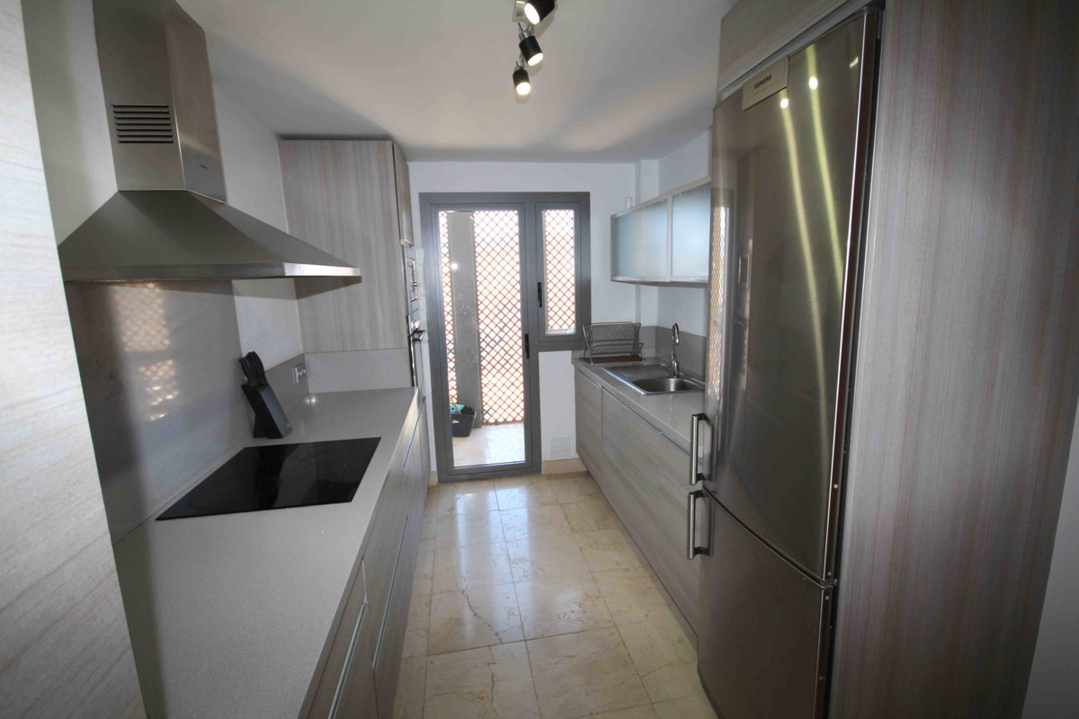 Se vende Apartamento Planta Media de 2 dormitorios en Costa Del Sol, Málaga, España