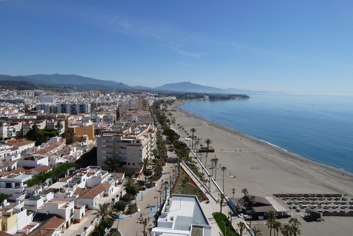 Se vende Apartamento Planta Media de 2 dormitorios en Costa Del Sol, Málaga, España