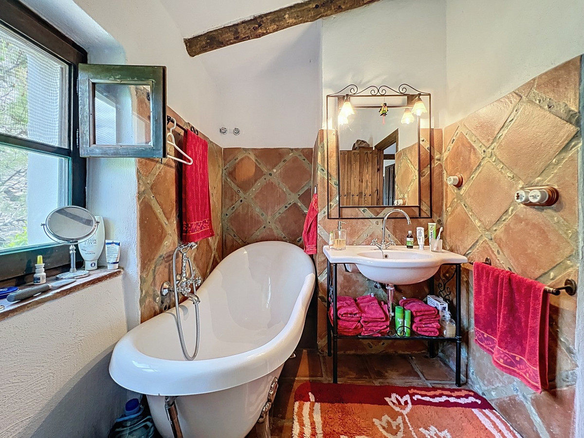 Se vende Villa - Chalet de 3 dormitorios en Costa Del Sol East, Málaga, España