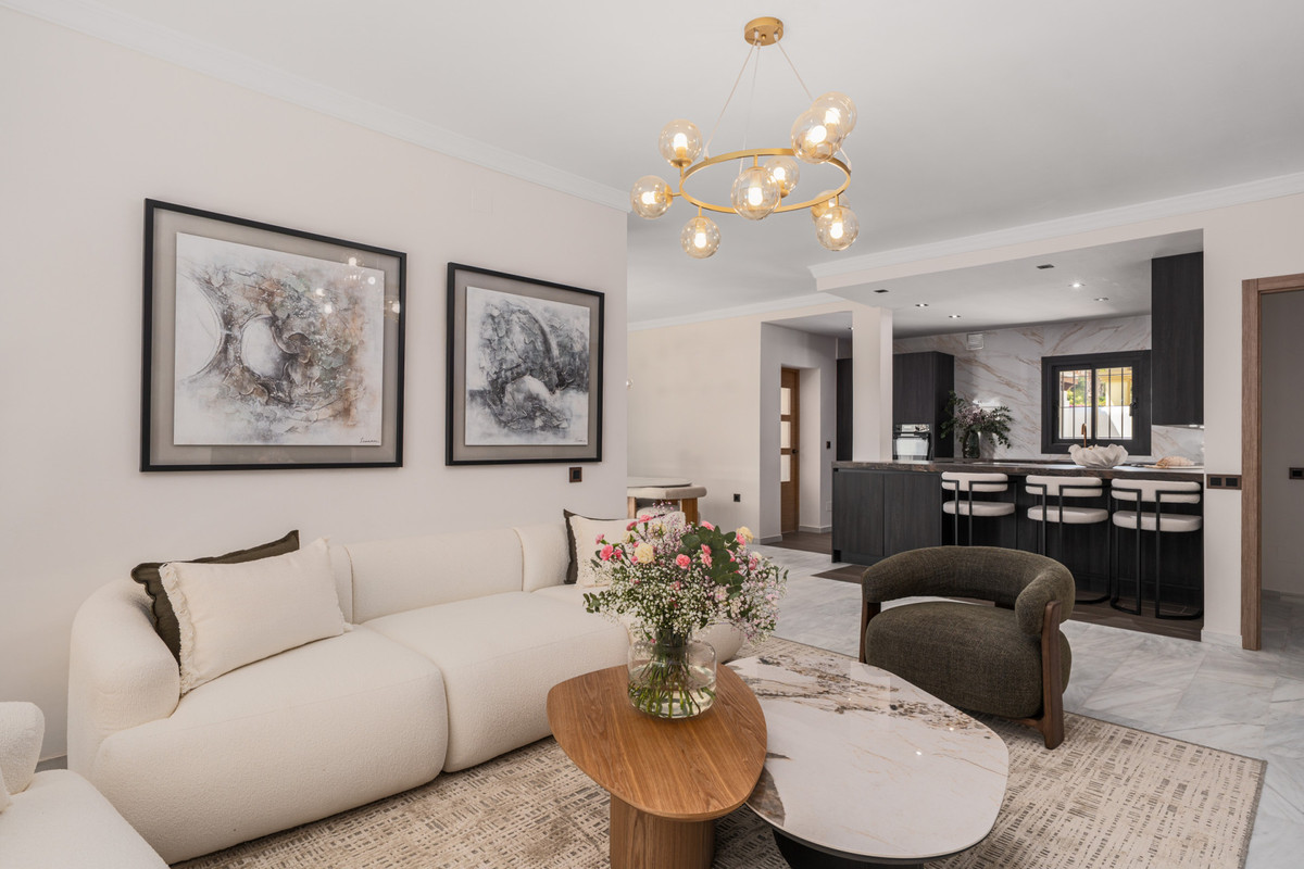 6 Bed Townhouse for sale in Nueva Andalucía Costa Del Sol, Málaga, Spain