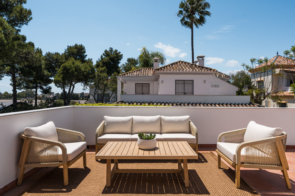 6 Bed Townhouse for sale in Nueva Andalucía Costa Del Sol, Málaga, Spain