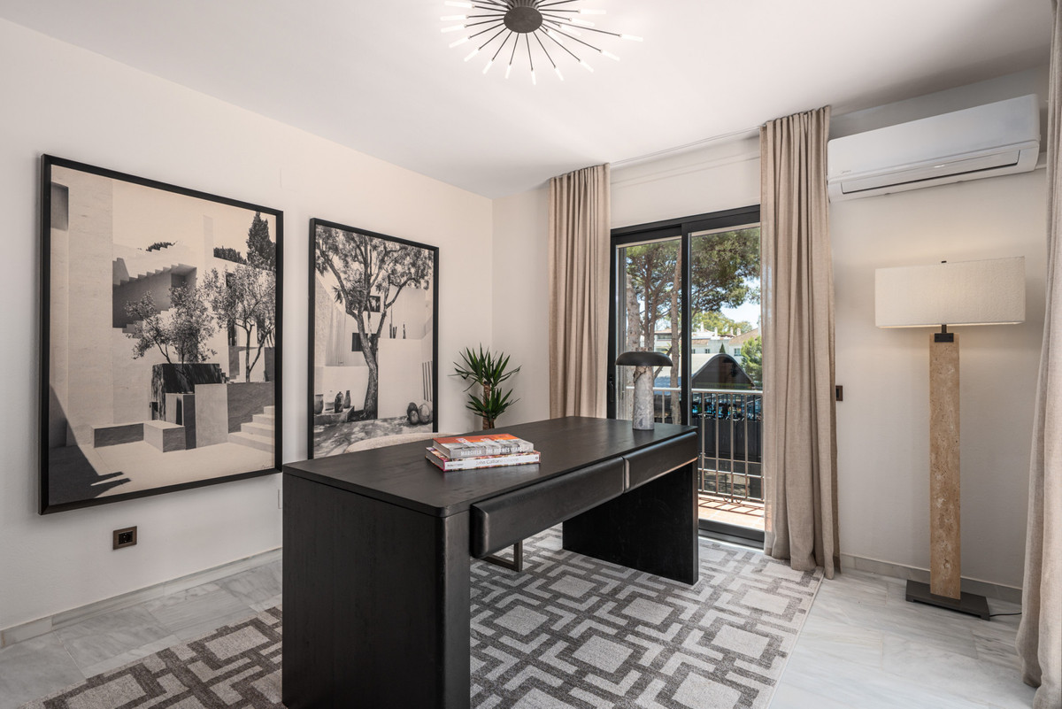 6 Bed Townhouse for sale in Nueva Andalucía Costa Del Sol, Málaga, Spain
