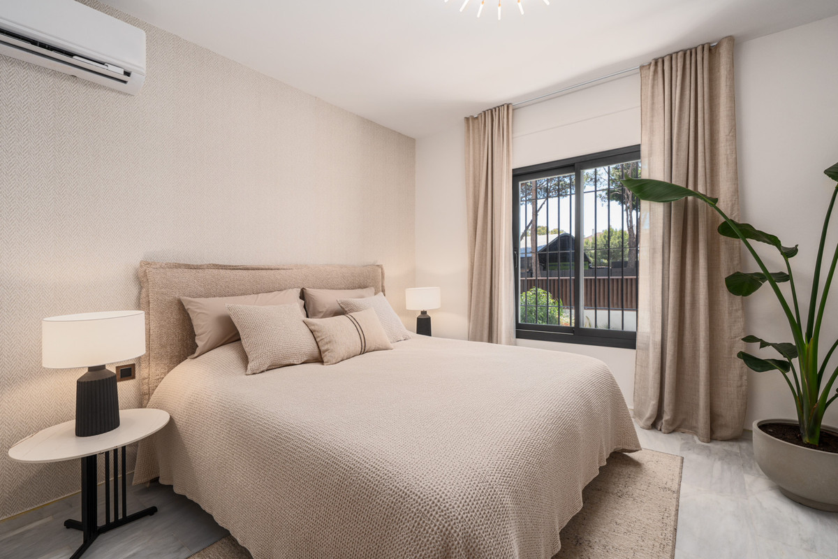 6 Bed Townhouse for sale in Nueva Andalucía Costa Del Sol, Málaga, Spain