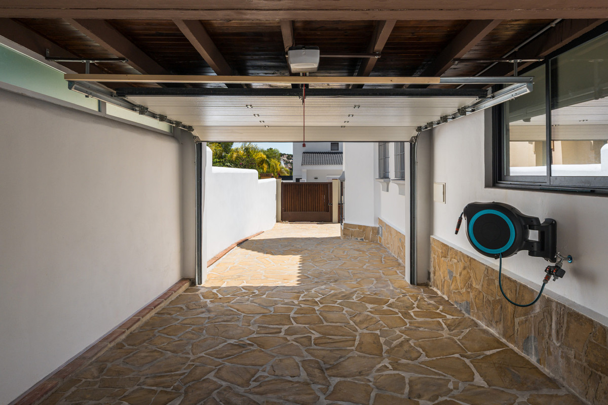 6 Bed Townhouse for sale in Nueva Andalucía Costa Del Sol, Málaga, Spain