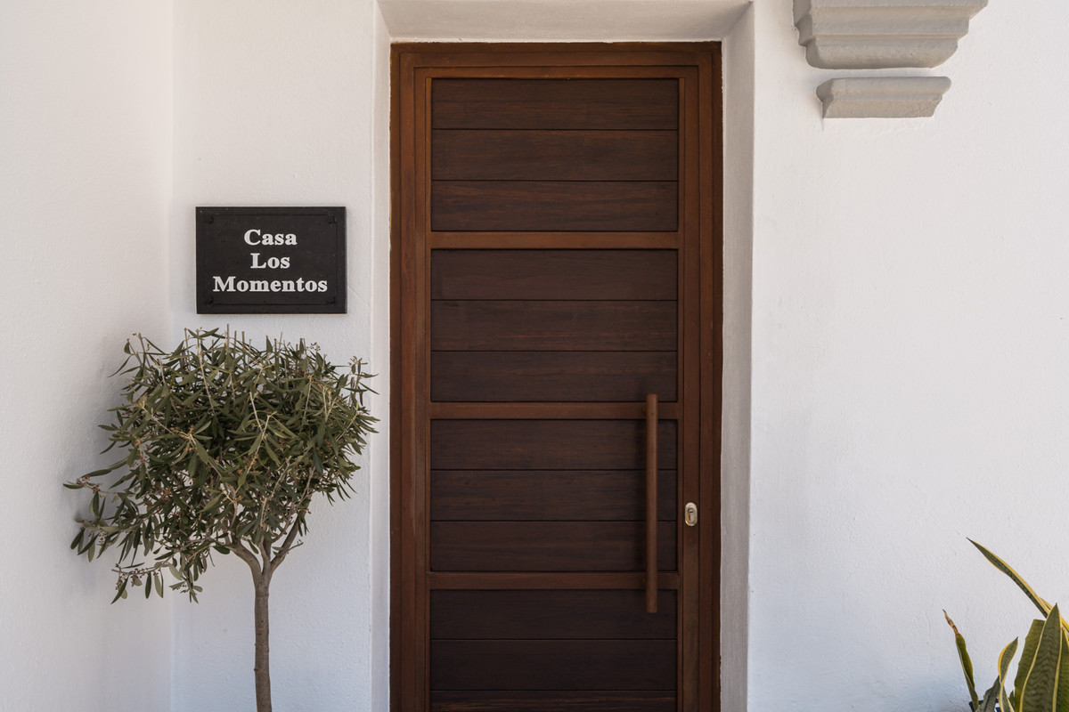 6 Bed Townhouse for sale in Nueva Andalucía Costa Del Sol, Málaga, Spain