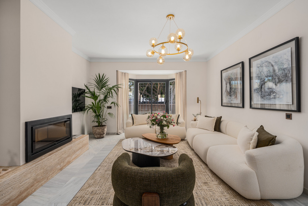 6 Bed Townhouse for sale in Nueva Andalucía Costa Del Sol, Málaga, Spain