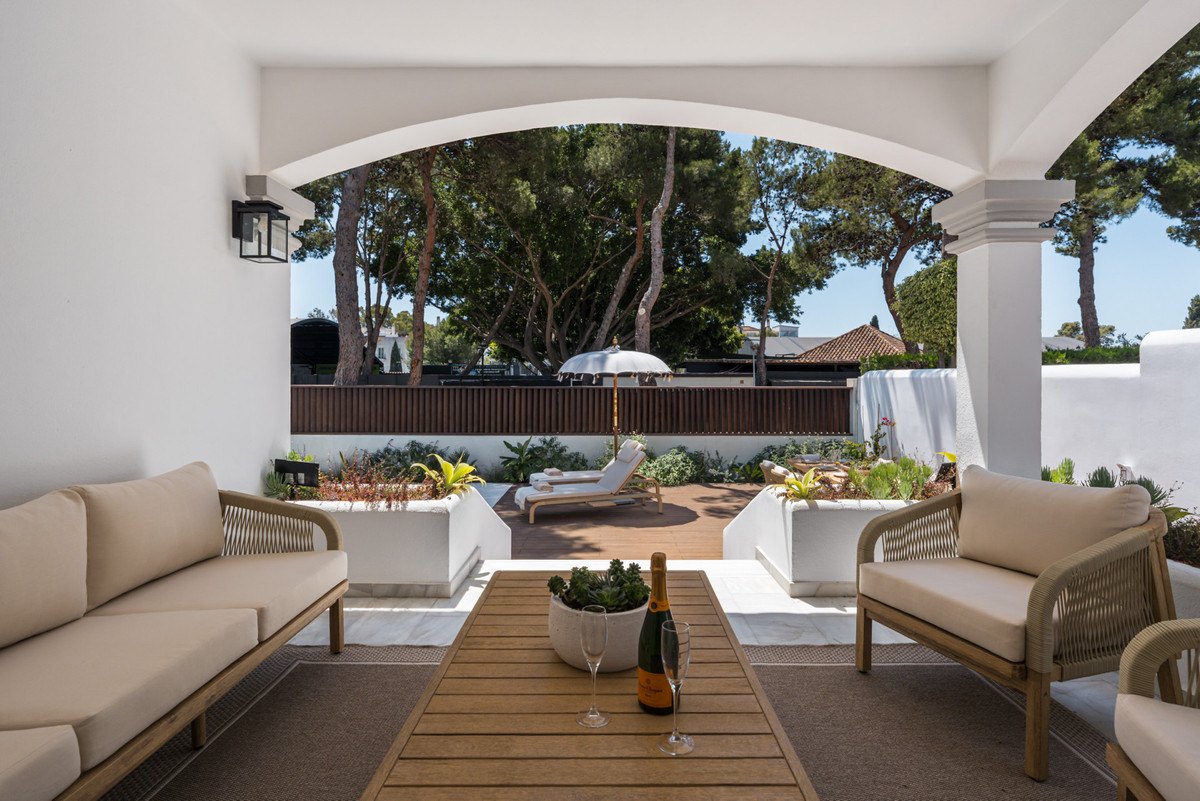 6 Bed Townhouse for sale in Nueva Andalucía Costa Del Sol, Málaga, Spain