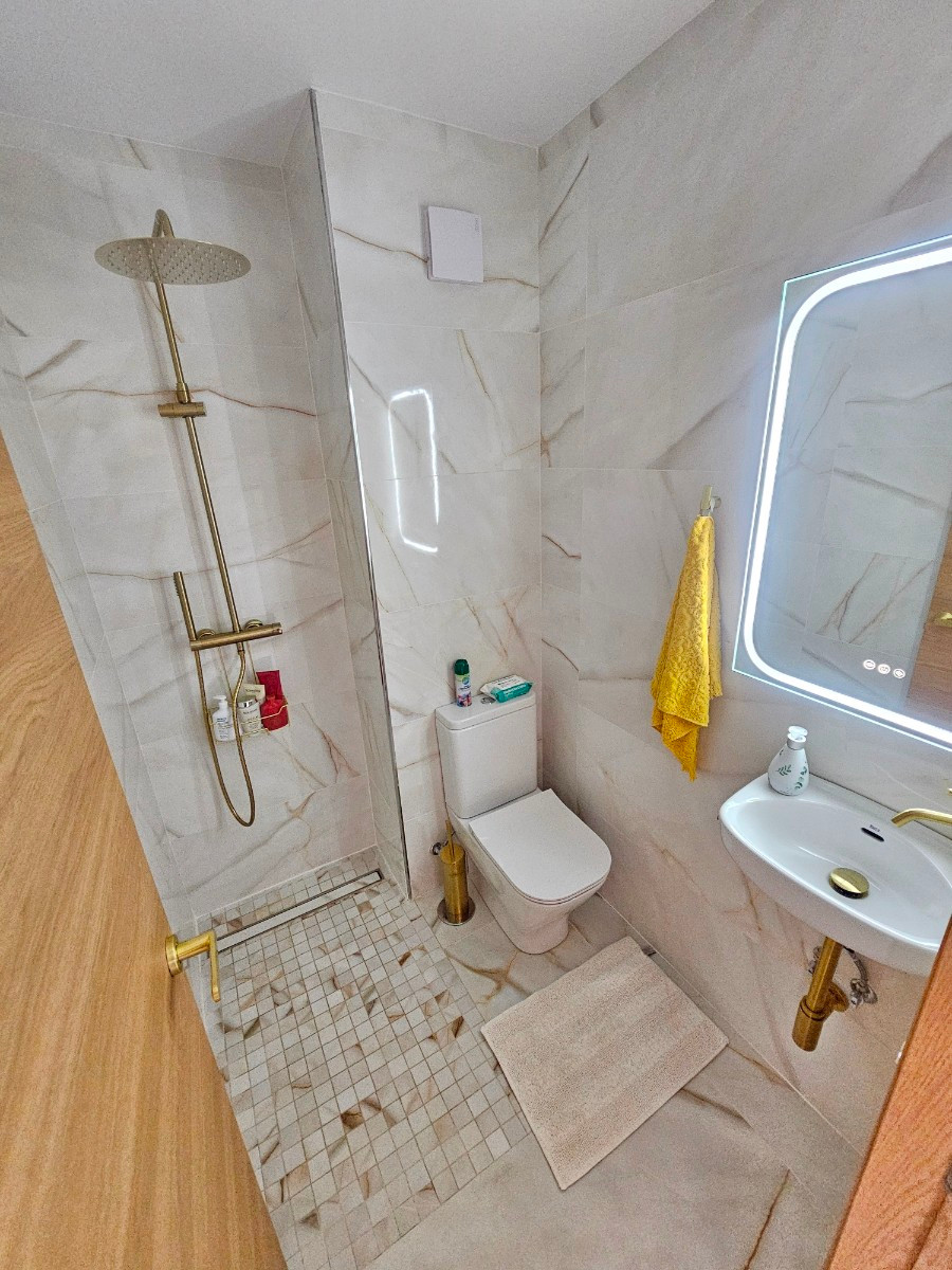 Se vende Apartamento Planta Media de 2 dormitorios en Costa Blanca, Alicante, España
