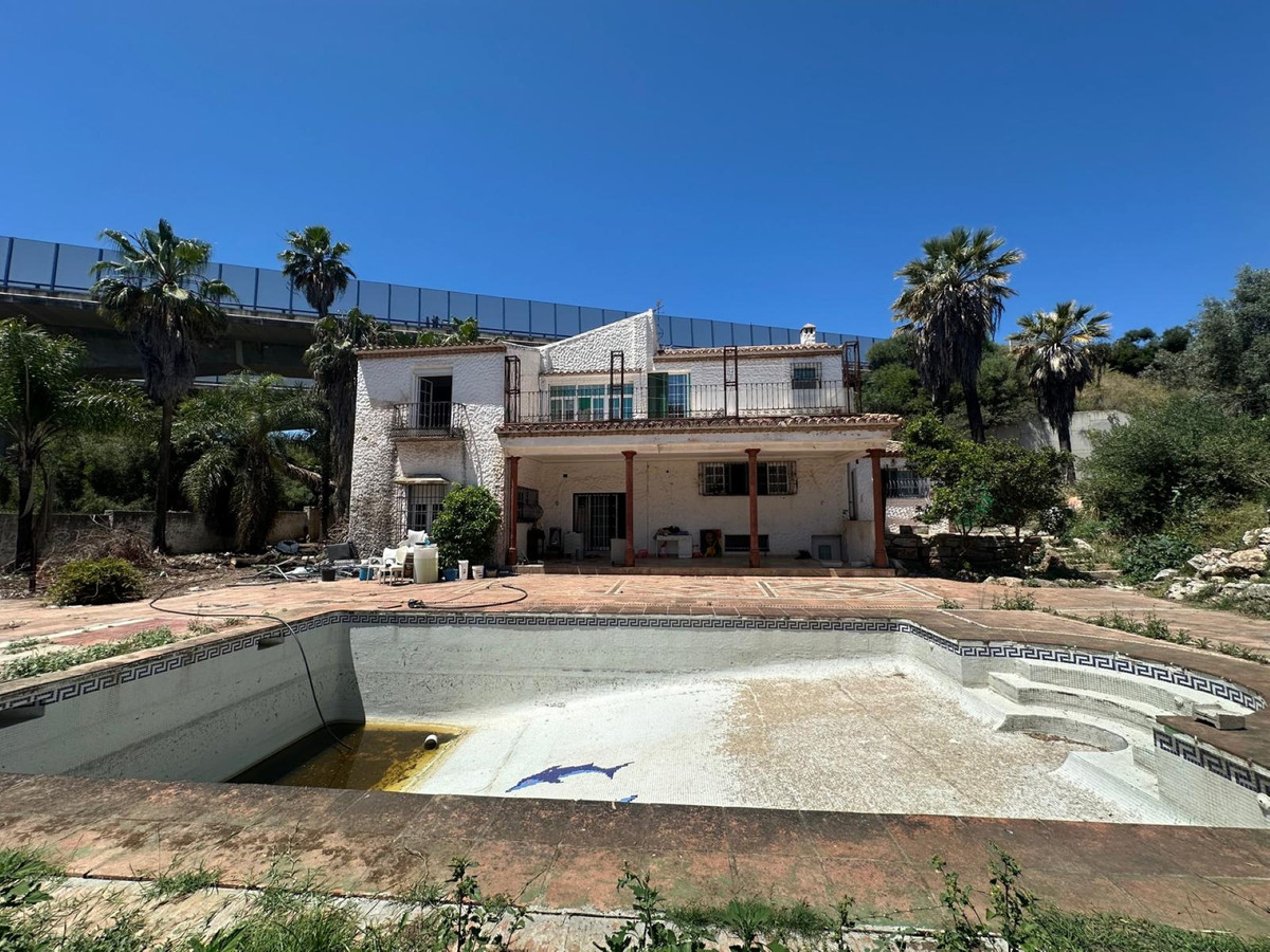 7 Bed Townhouse for sale in Nueva Andalucía Costa Del Sol, Málaga, Spain