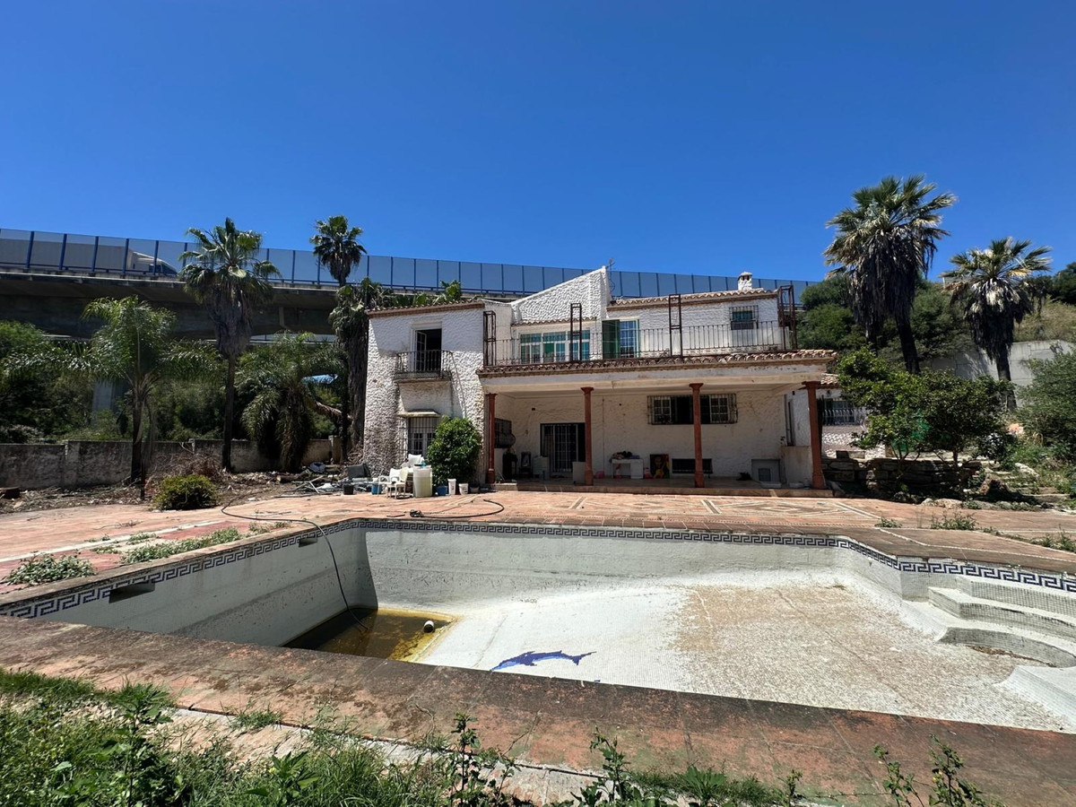 7 Bed Townhouse for sale in Nueva Andalucía Costa Del Sol, Málaga, Spain