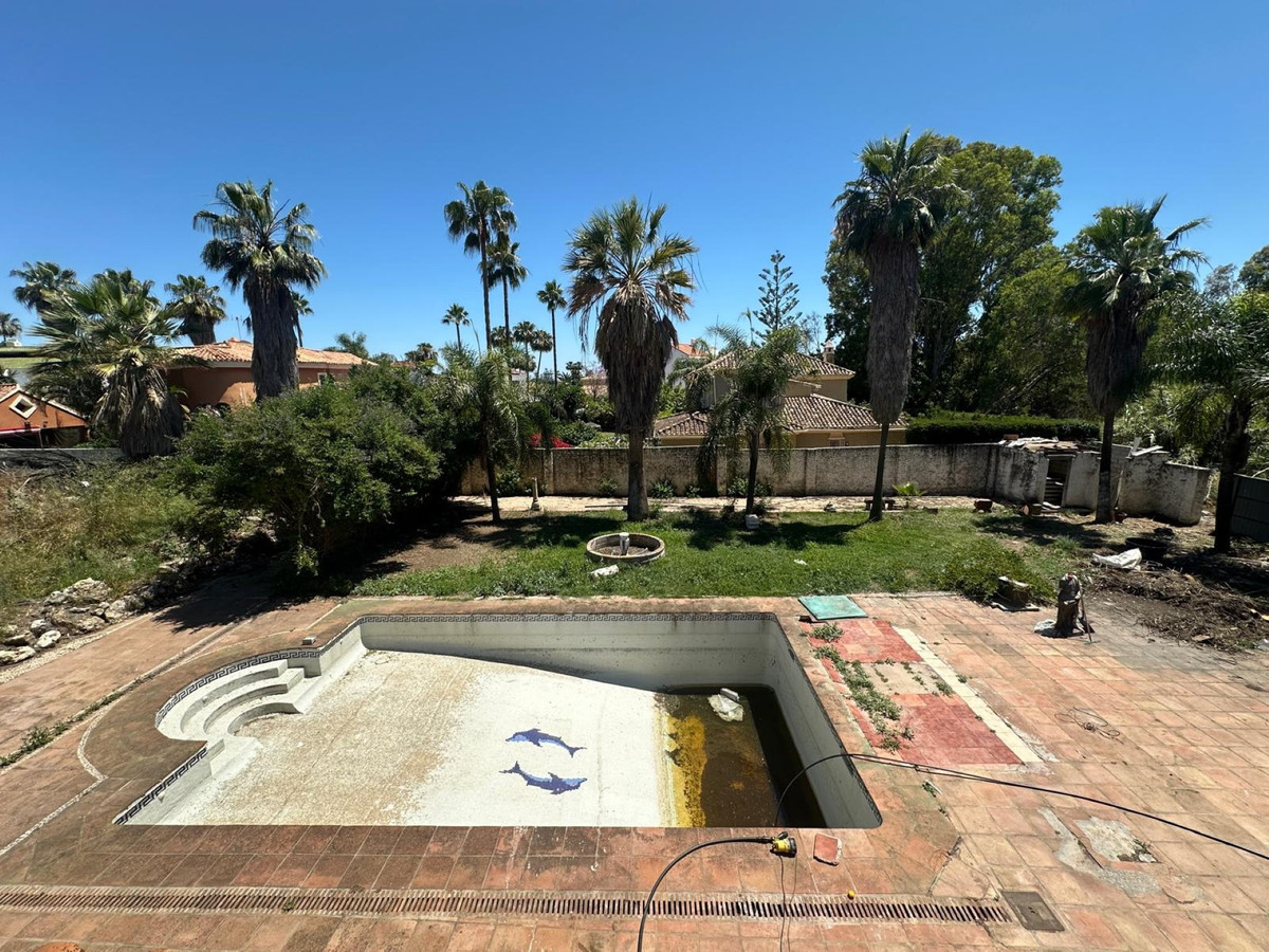 7 Bed Townhouse for sale in Nueva Andalucía Costa Del Sol, Málaga, Spain