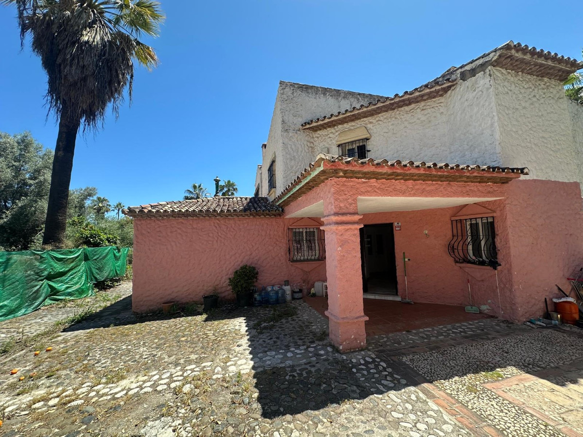 7 Bed Townhouse for sale in Nueva Andalucía Costa Del Sol, Málaga, Spain