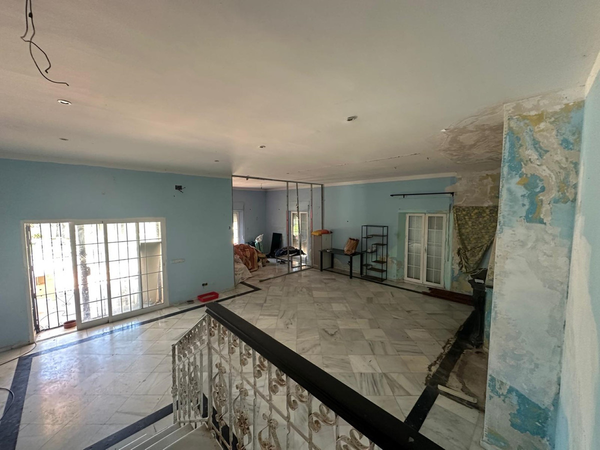 7 Bed Townhouse for sale in Nueva Andalucía Costa Del Sol, Málaga, Spain