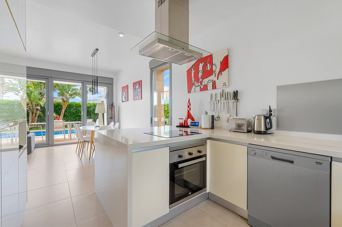 3 Bed Townhouse for sale in Jacarilla Costa Blanca, Alicante, Spain