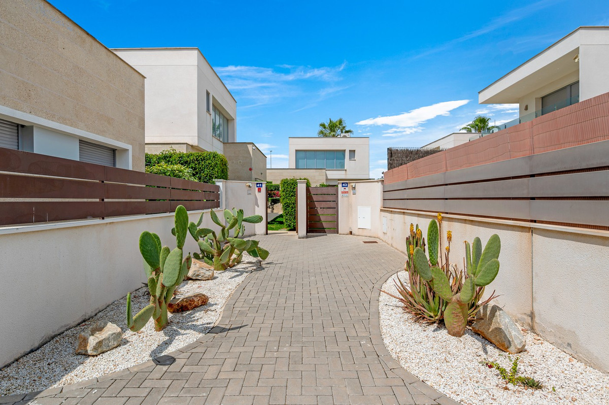 3 Bed Townhouse for sale in Jacarilla Costa Blanca, Alicante, Spain