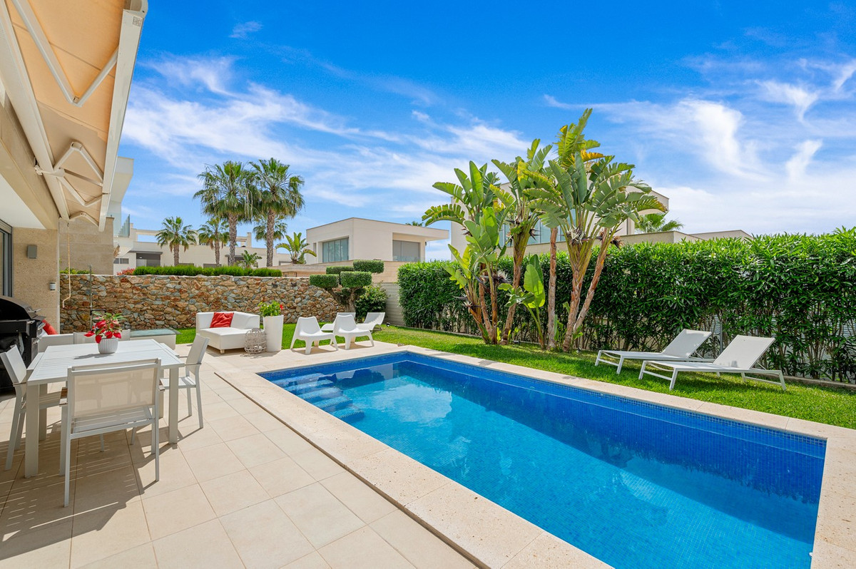 3 Bed Townhouse for sale in Jacarilla Costa Blanca, Alicante, Spain