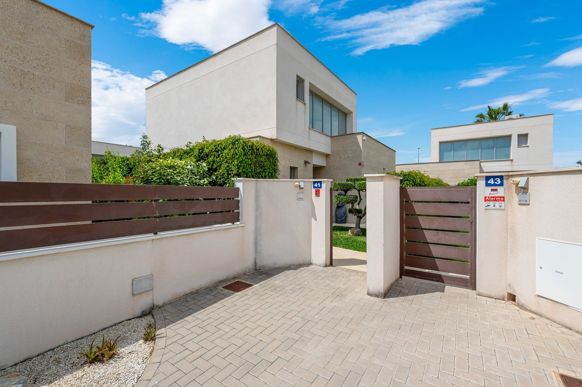 3 Bed Townhouse for sale in Jacarilla Costa Blanca, Alicante, Spain