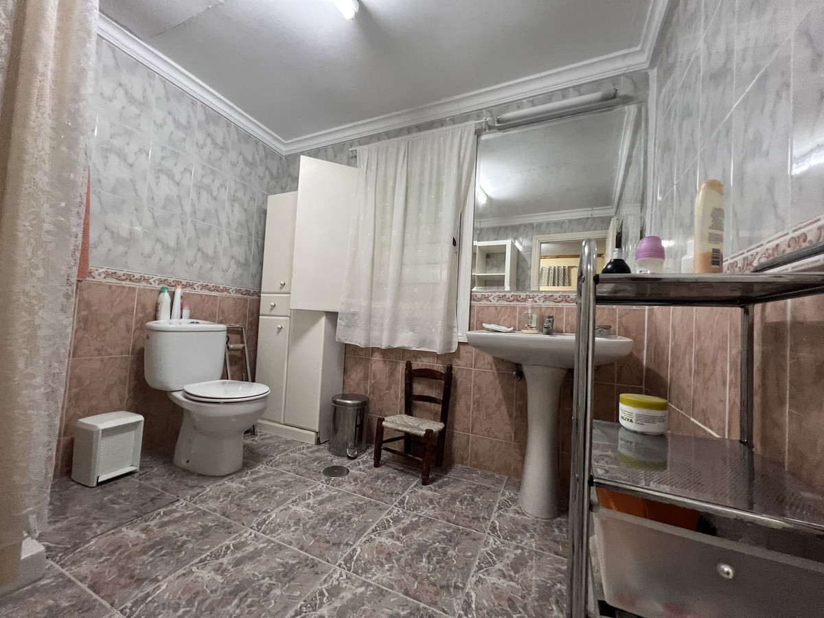 Se vende Finca - Cortijo de 2 dormitorios en Málaga Ciudad, Málaga, España