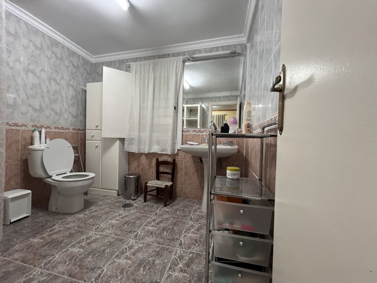 Se vende Finca - Cortijo de 2 dormitorios en Málaga Ciudad, Málaga, España