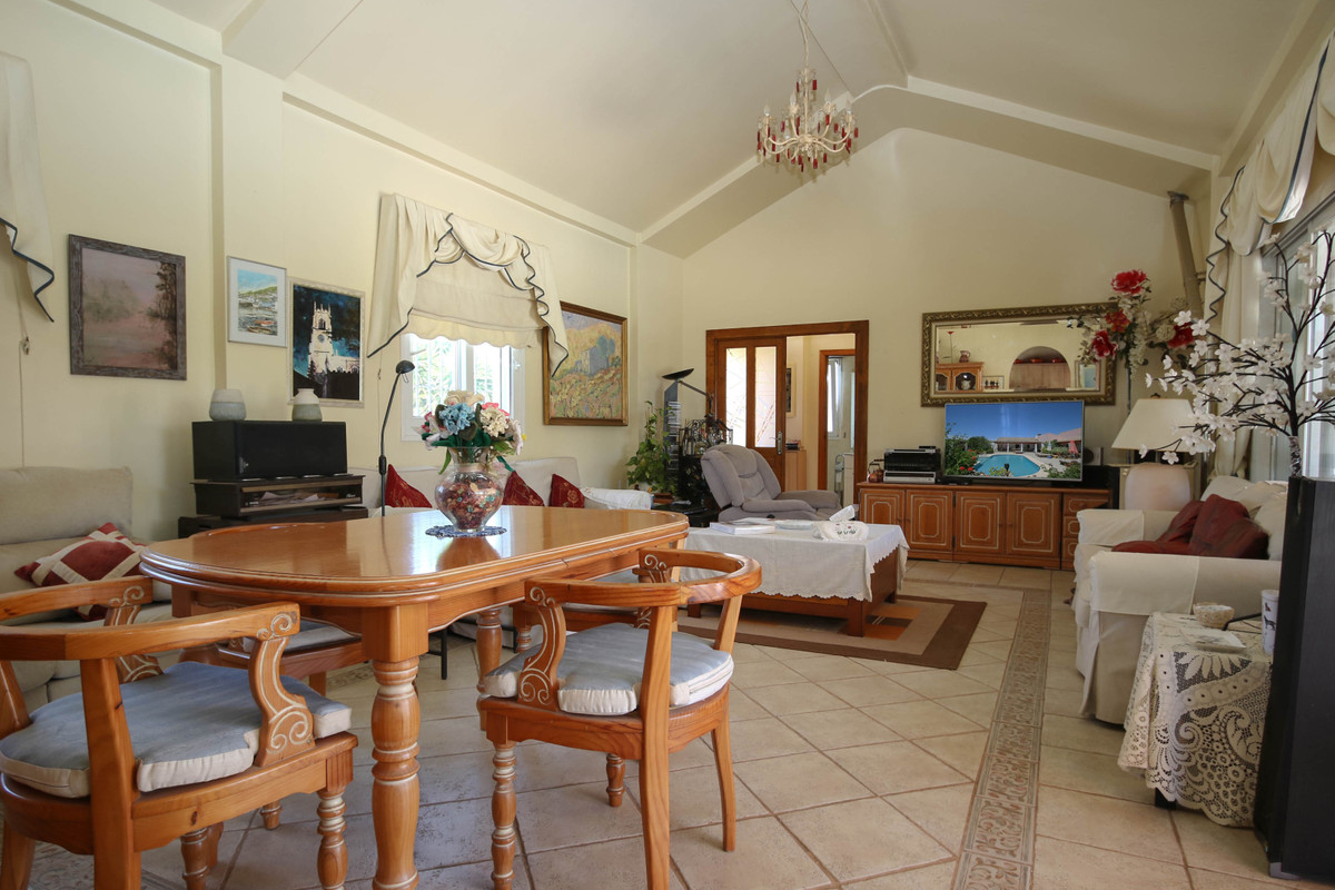 Se vende Villa - Chalet de 5 dormitorios en Costa Del Sol, Málaga, España