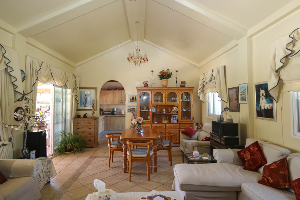 Se vende Villa - Chalet de 5 dormitorios en Costa Del Sol, Málaga, España