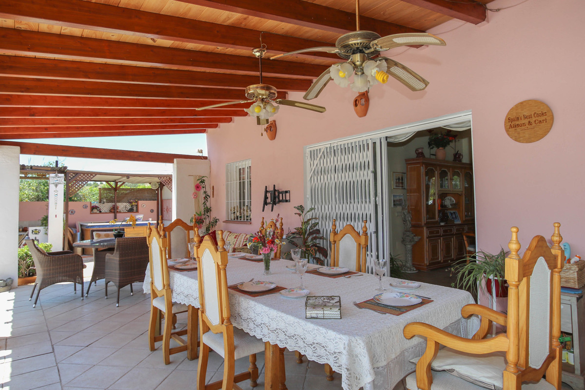 Se vende Villa - Chalet de 5 dormitorios en Costa Del Sol, Málaga, España