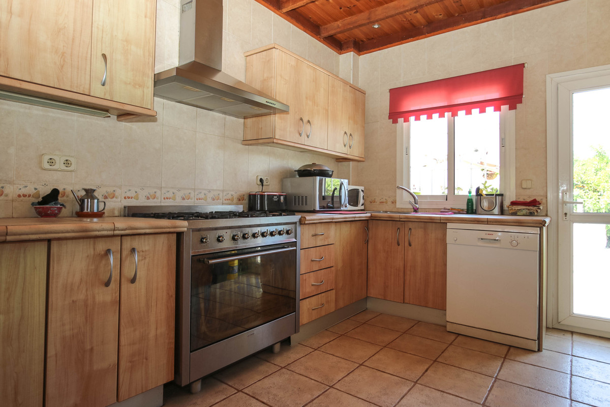 Se vende Villa - Chalet de 5 dormitorios en Costa Del Sol, Málaga, España