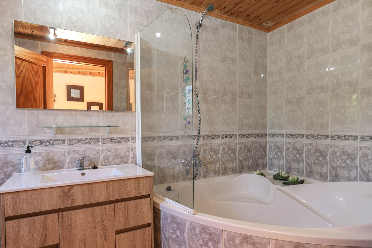 Se vende Villa - Chalet de 5 dormitorios en Costa Del Sol, Málaga, España