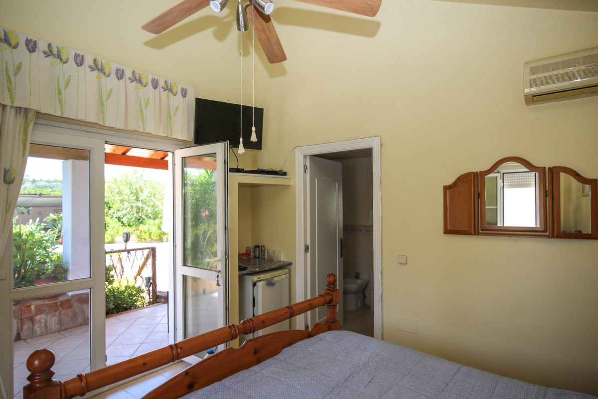 Se vende Villa - Chalet de 5 dormitorios en Costa Del Sol, Málaga, España