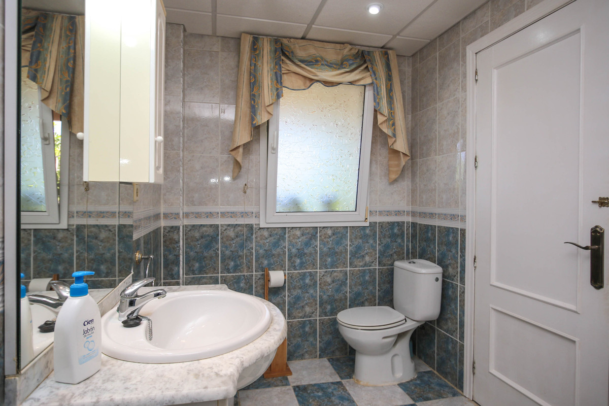 Se vende Villa - Chalet de 5 dormitorios en Costa Del Sol, Málaga, España