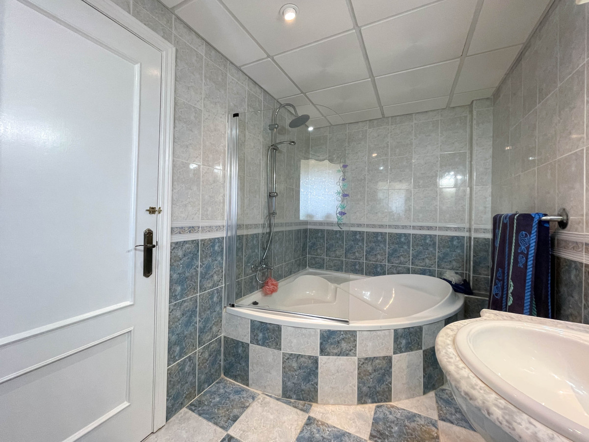 Se vende Villa - Chalet de 5 dormitorios en Costa Del Sol, Málaga, España
