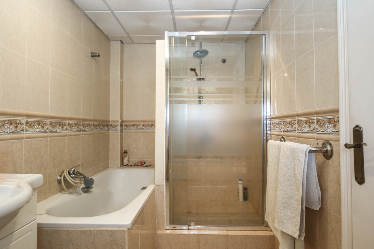 Se vende Villa - Chalet de 5 dormitorios en Costa Del Sol, Málaga, España