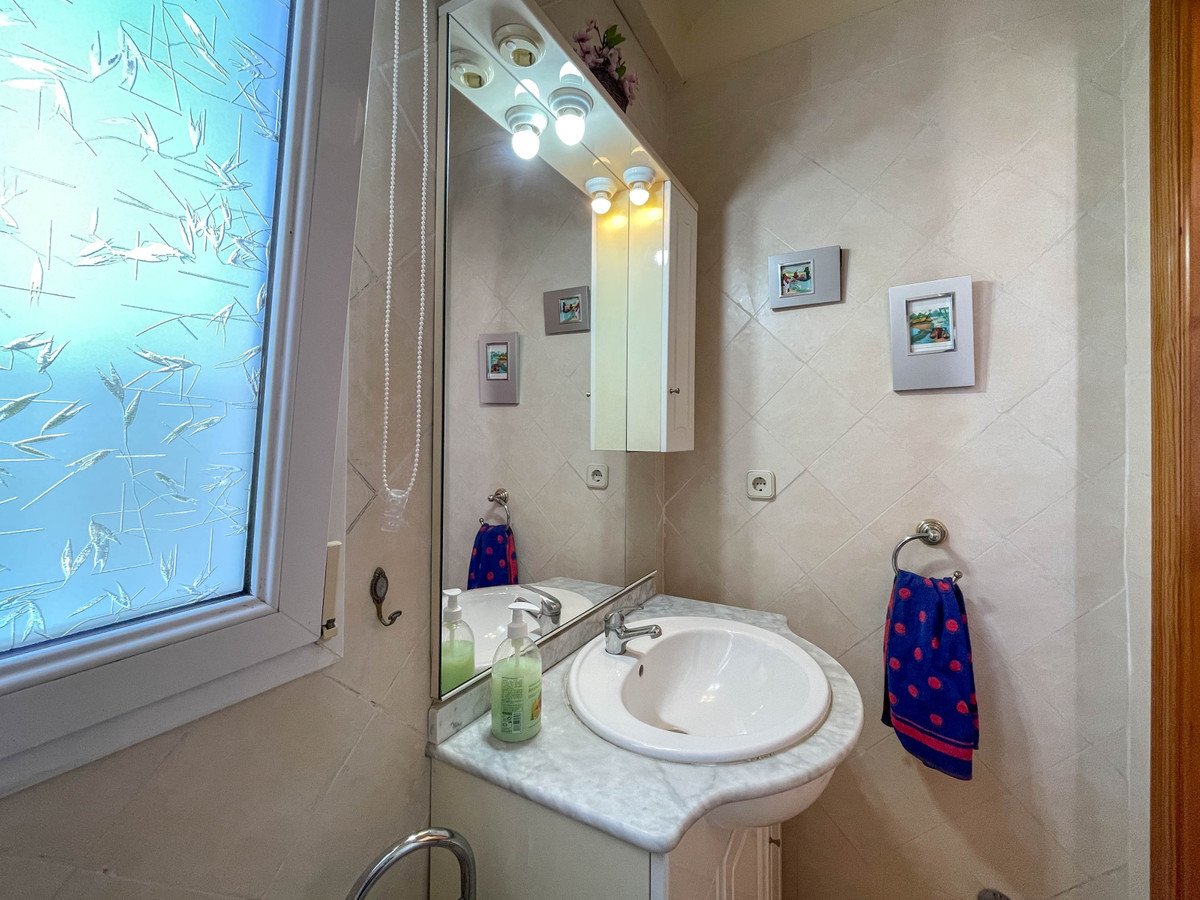 Se vende Villa - Chalet de 5 dormitorios en Costa Del Sol, Málaga, España