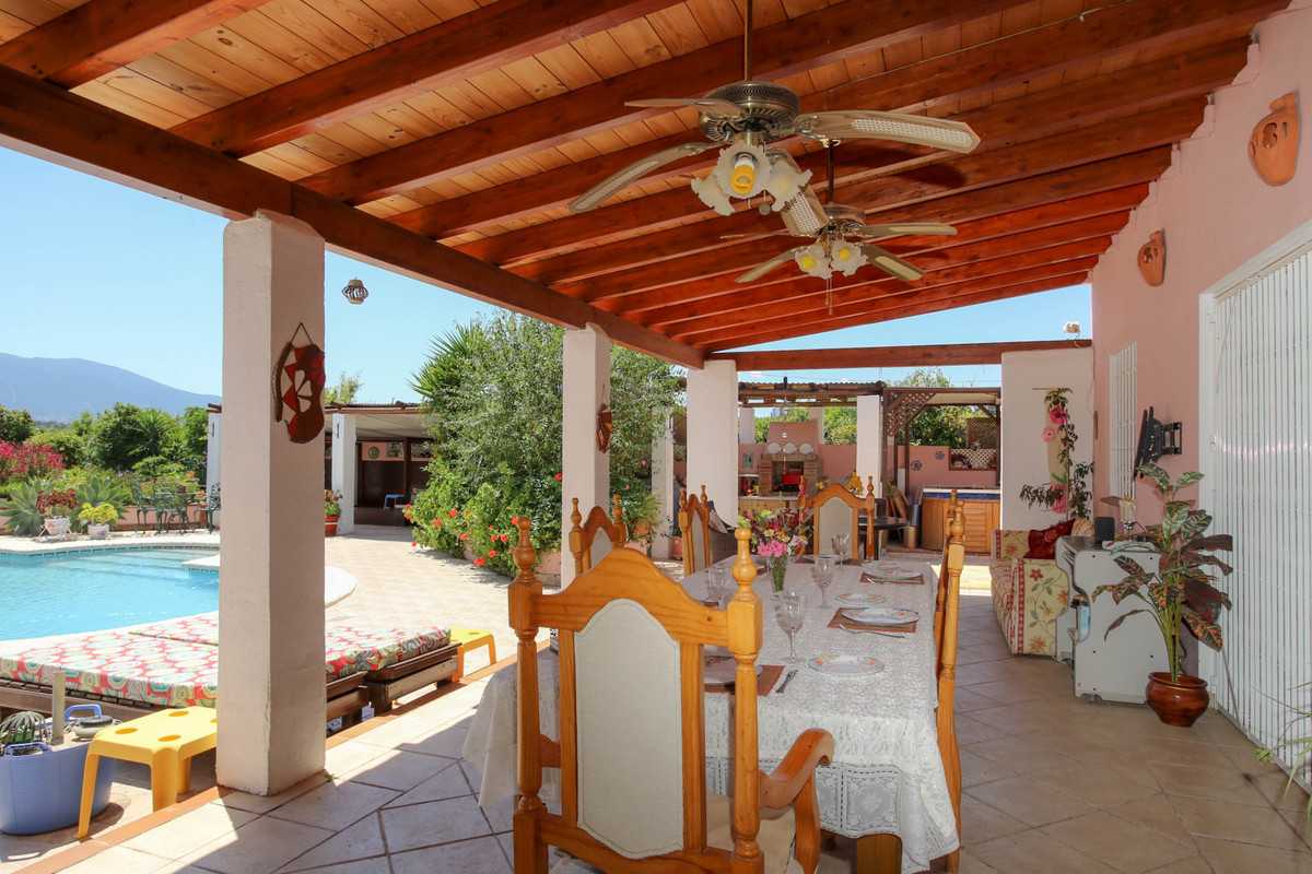 Se vende Villa - Chalet de 5 dormitorios en Costa Del Sol, Málaga, España