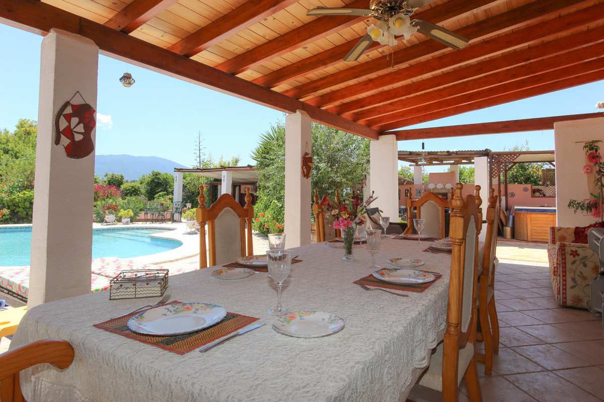 Se vende Villa - Chalet de 5 dormitorios en Costa Del Sol, Málaga, España