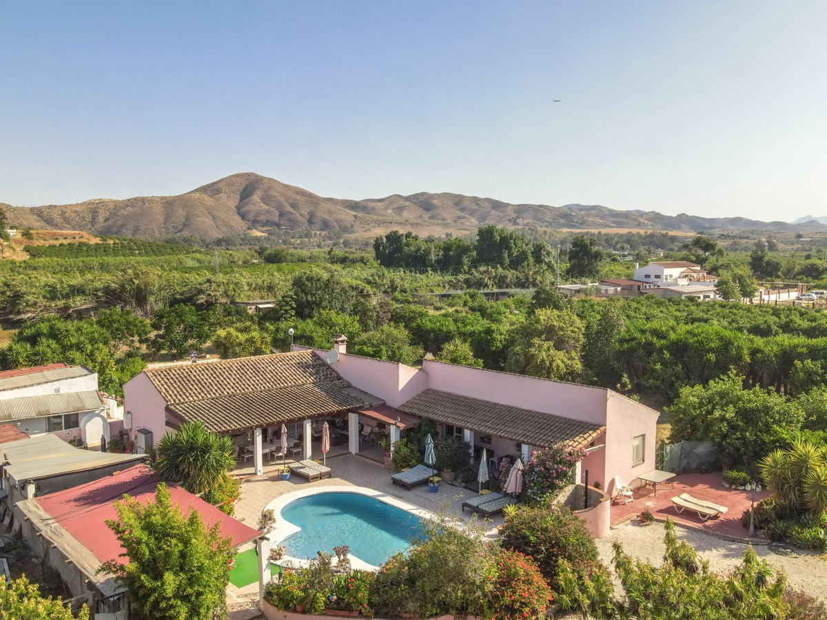 Se vende Villa - Chalet de 5 dormitorios en Costa Del Sol, Málaga, España