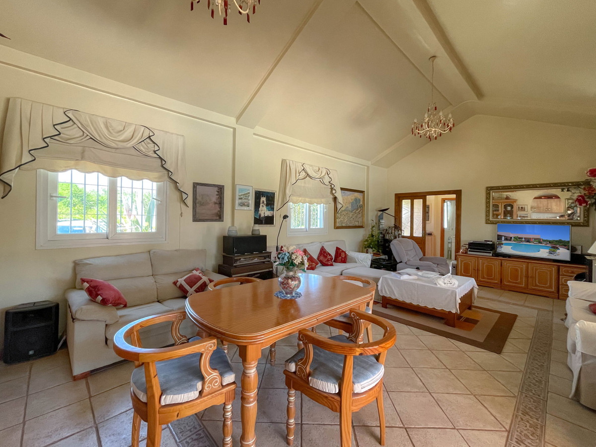 Se vende Villa - Chalet de 5 dormitorios en Costa Del Sol, Málaga, España