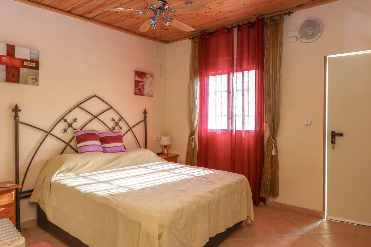 Se vende Villa - Chalet de 5 dormitorios en Costa Del Sol, Málaga, España