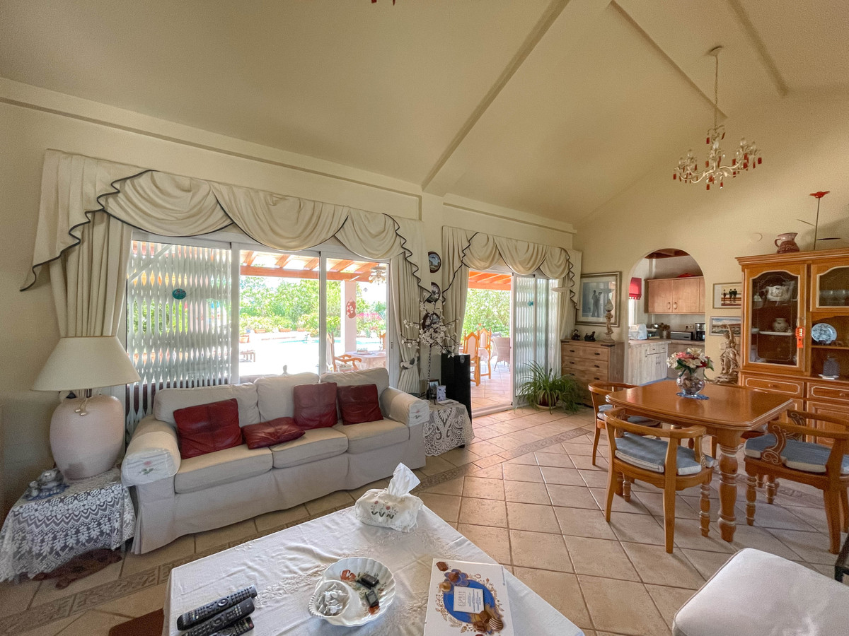 Se vende Villa - Chalet de 5 dormitorios en Costa Del Sol, Málaga, España