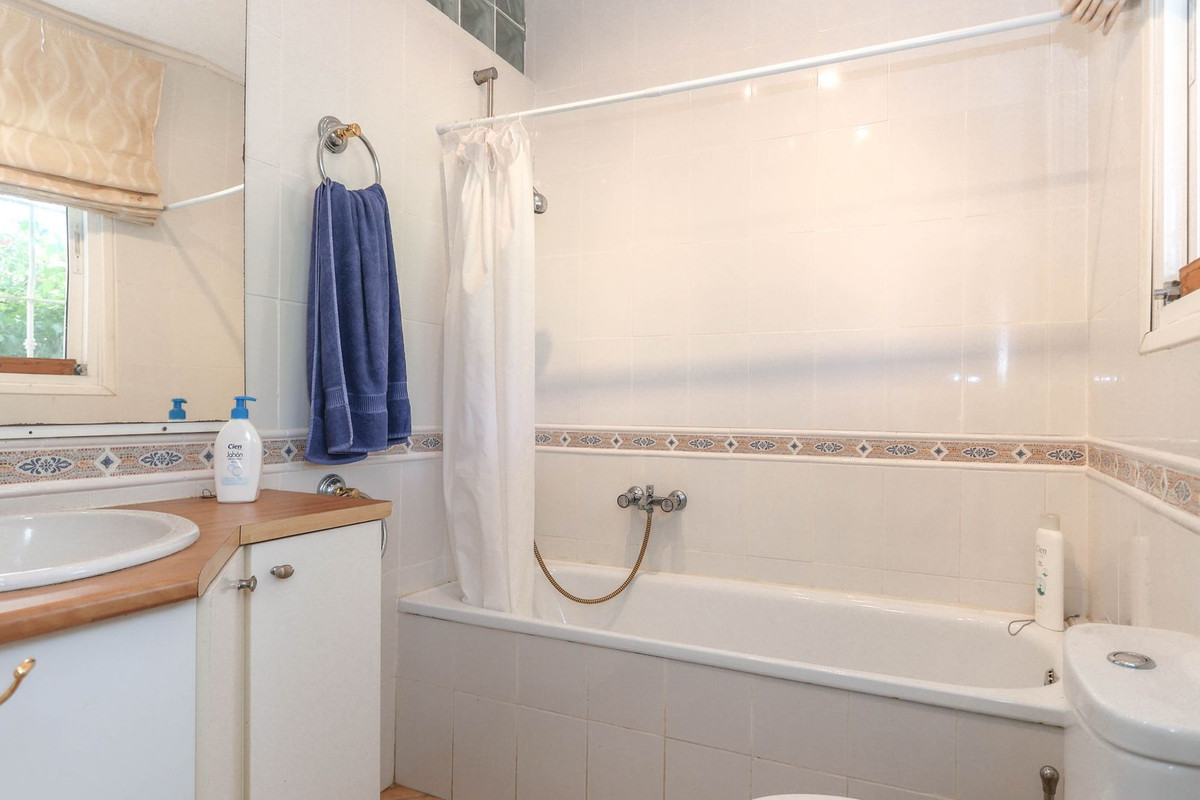 Se vende Villa - Chalet de 5 dormitorios en Costa Del Sol, Málaga, España