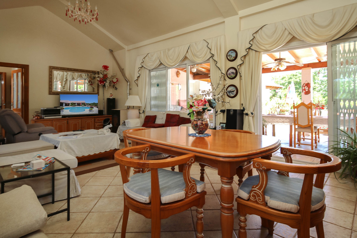 Se vende Villa - Chalet de 5 dormitorios en Costa Del Sol, Málaga, España