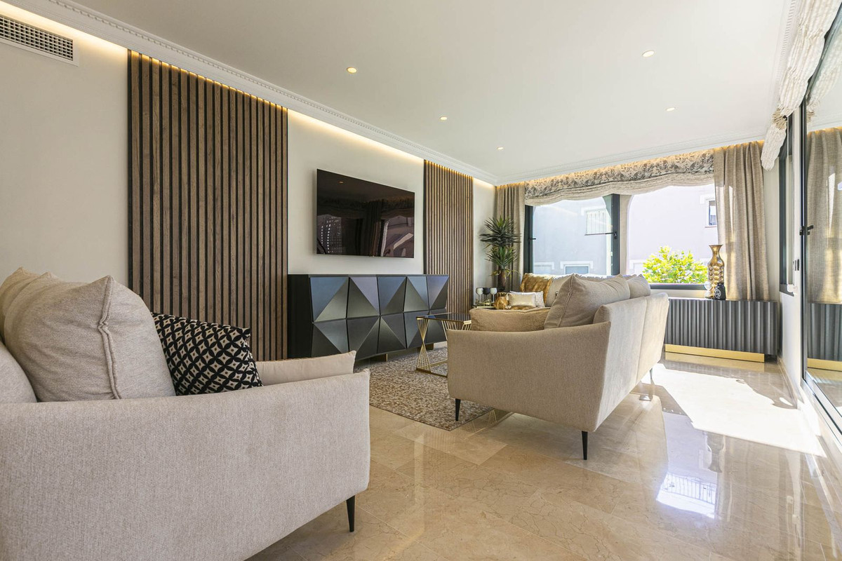 3 Bed Apartment for sale in Marbella Costa Del Sol, Málaga, Spain
