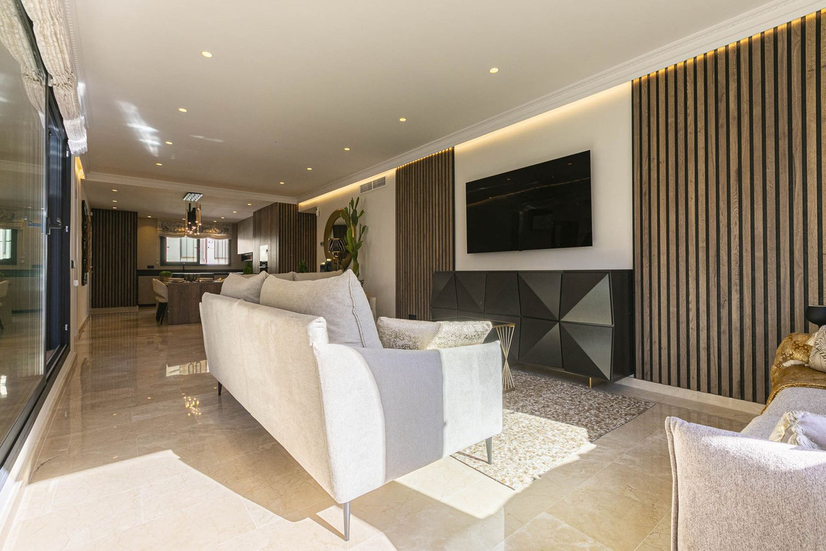 3 Bed Apartment for sale in Marbella Costa Del Sol, Málaga, Spain