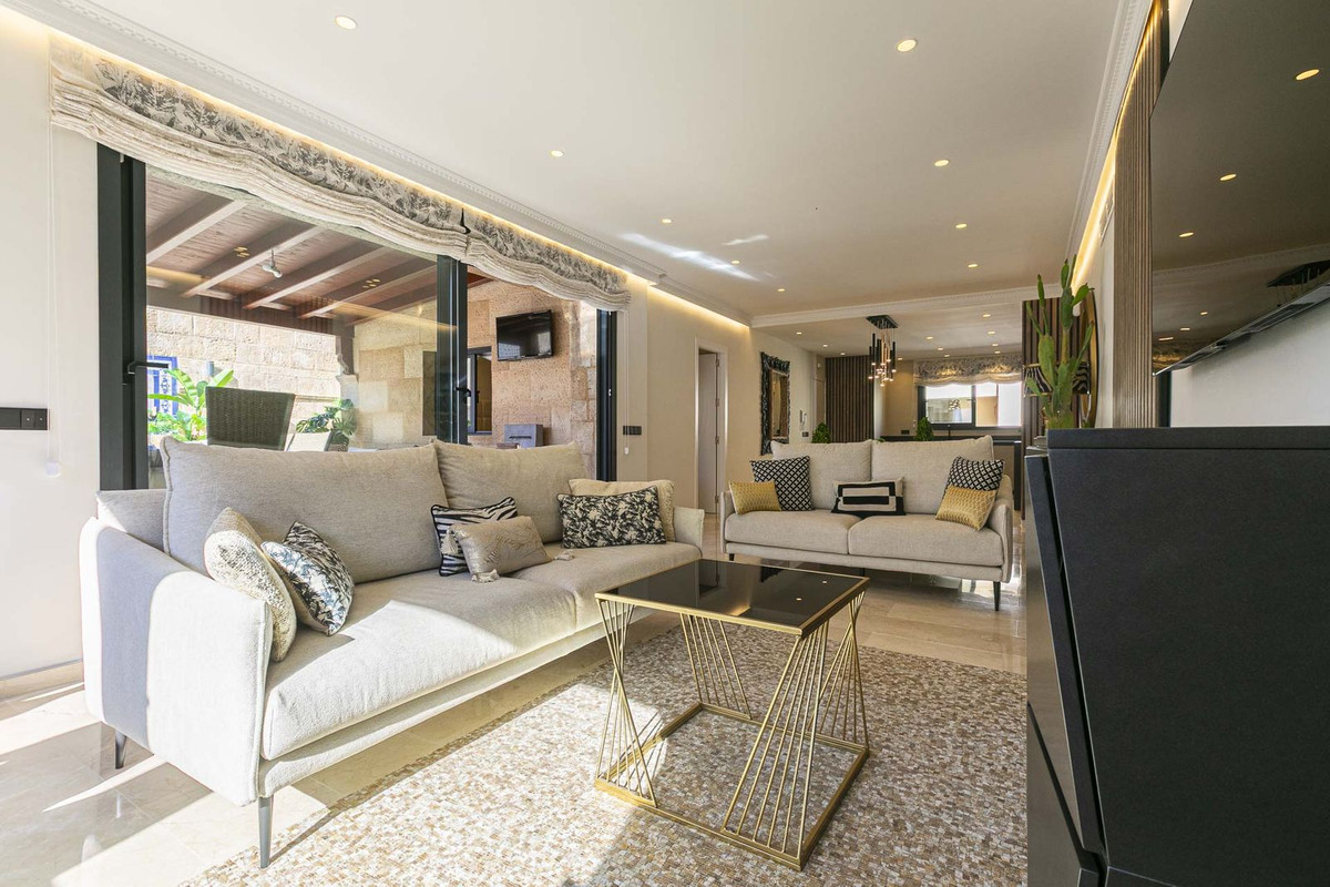 3 Bed Apartment for sale in Marbella Costa Del Sol, Málaga, Spain