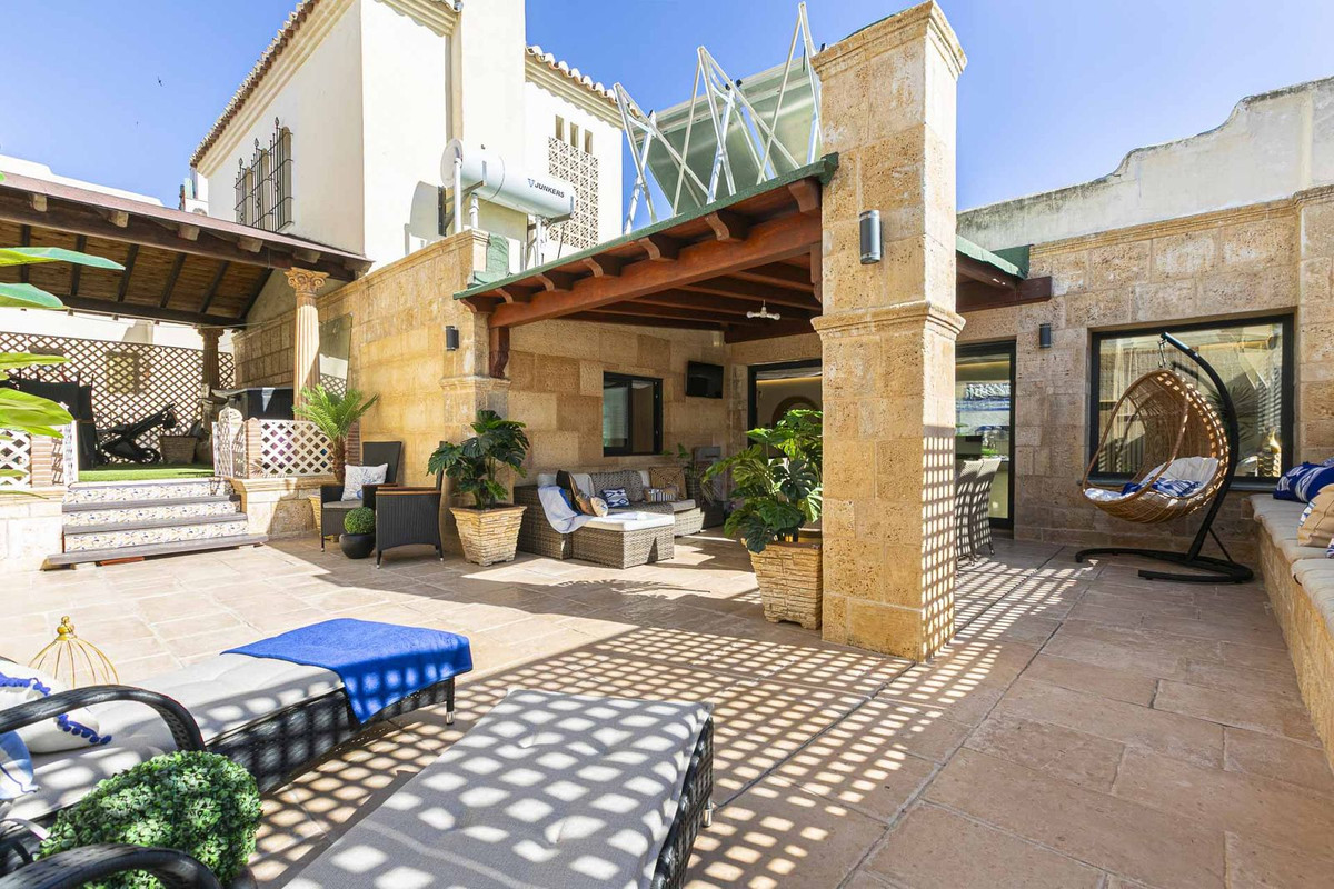 3 Bed Apartment for sale in Marbella Costa Del Sol, Málaga, Spain