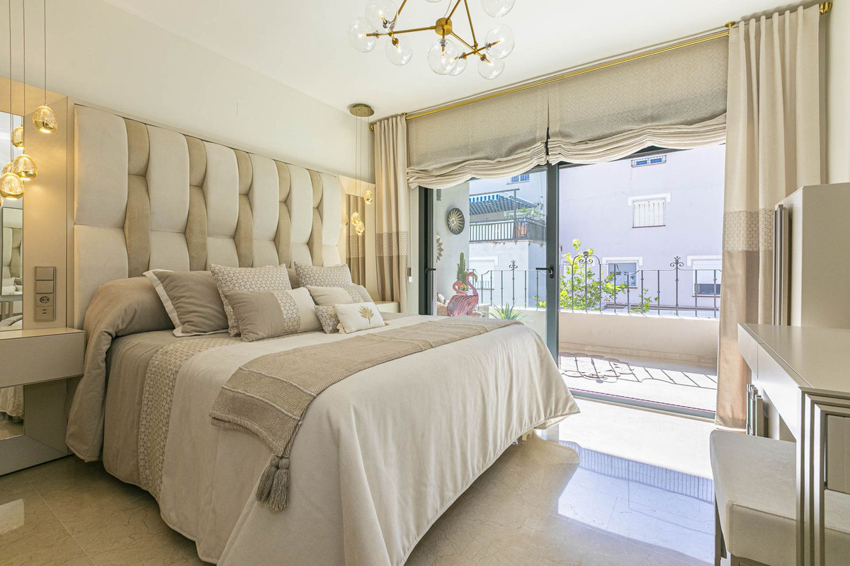 3 Bed Apartment for sale in Marbella Costa Del Sol, Málaga, Spain