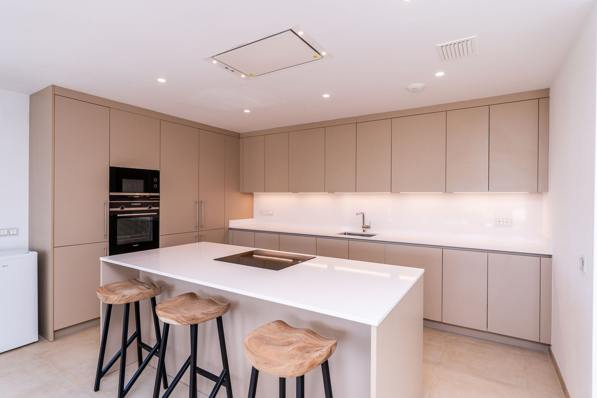 5 Bed Apartment for sale in Estepona Costa Del Sol, Málaga, Spain