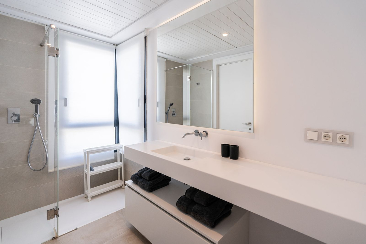 5 Bed Apartment for sale in Estepona Costa Del Sol, Málaga, Spain