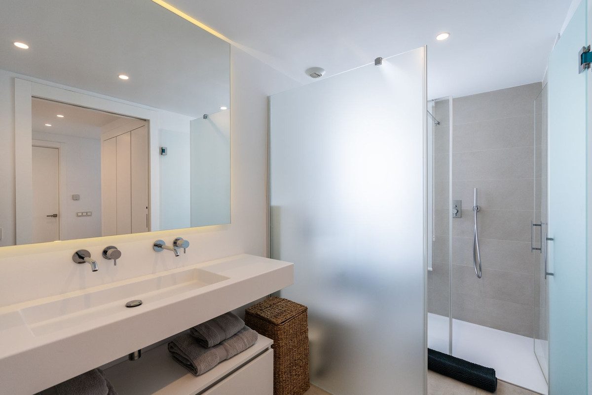 5 Bed Apartment for sale in Estepona Costa Del Sol, Málaga, Spain